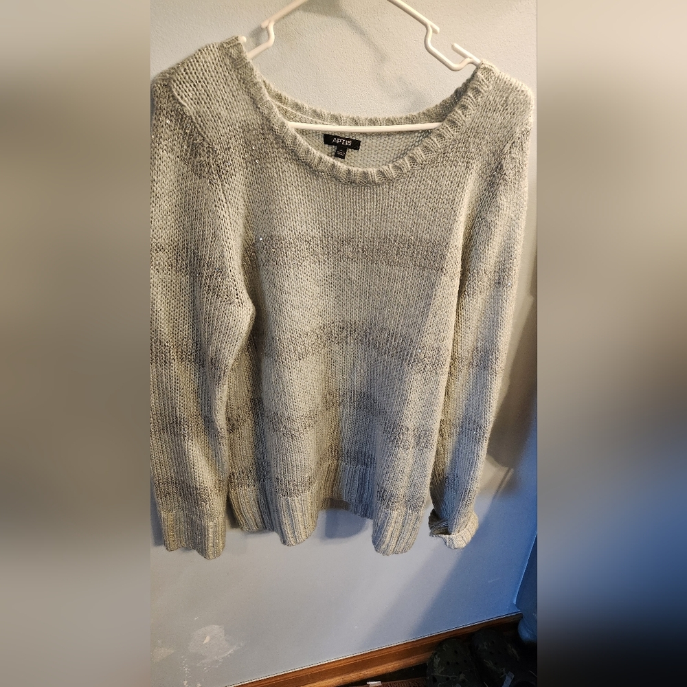 🍉Apt. 9 Women's Crew Neck Sweater in Soft Cream and Gray